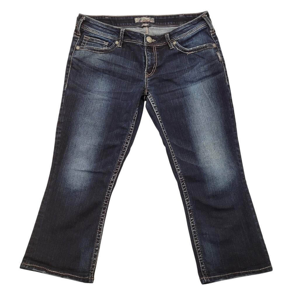 Silver Jeans Women's 32 Blue Low Rise Capri Aiko Kick Flare Denim Distressed - Picture 2 of 8
